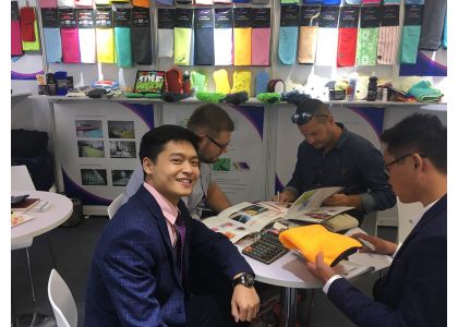 Handdoeken voor microvezelauto's getoond op Automechanika Frankfurt 2018 Exhibtion